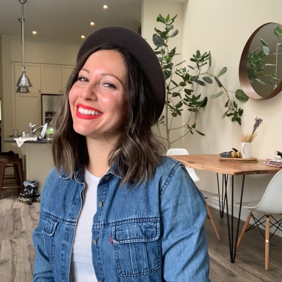 Meet your Posher, Tania - Picture 1 of 2